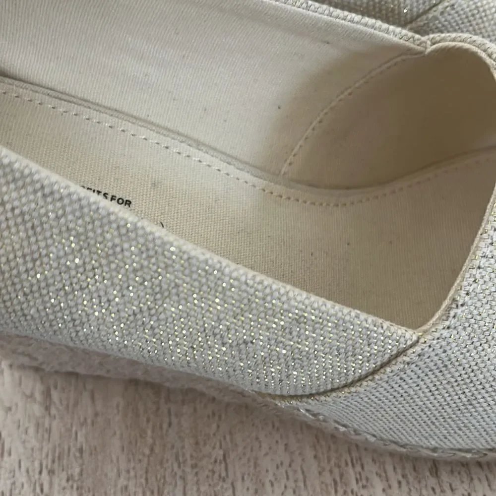TOMS Michele slip on Espadrille Wedge Pump, Gold Metallic, Open toe, 10,‎ NWOB